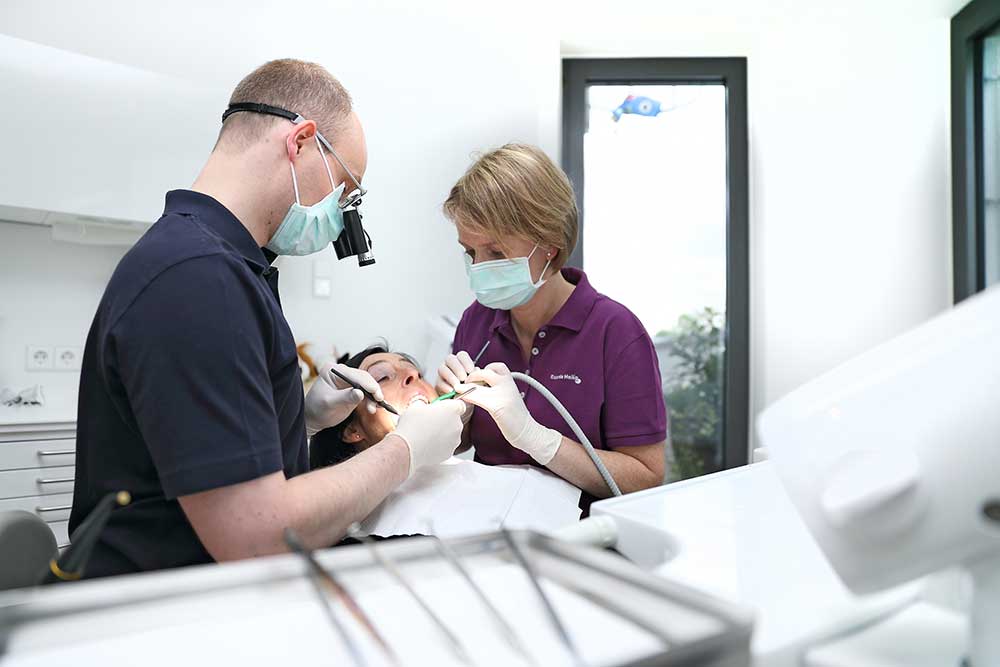 Zahnarzt Reutlingen - Gössel - Implantologie - Implantate setzen